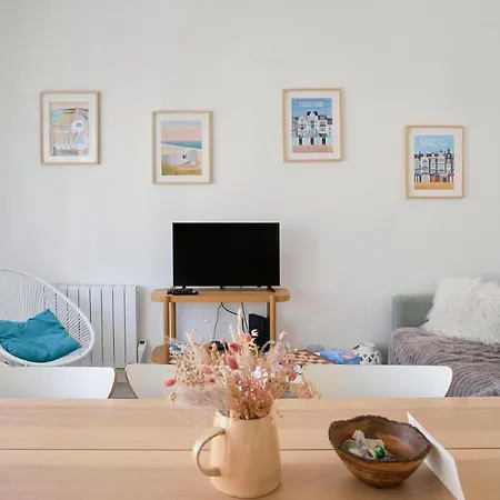 Superbe Appartement, Balcon Vue Mer, 3 Chambres!